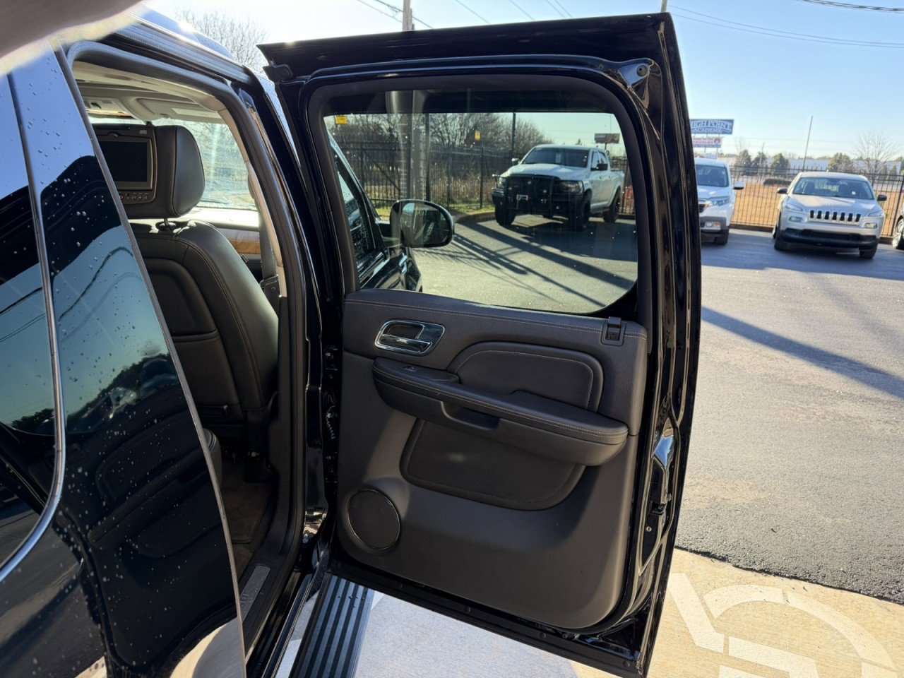 Used 2012 Cadillac Escalade ESV Platinum image 13