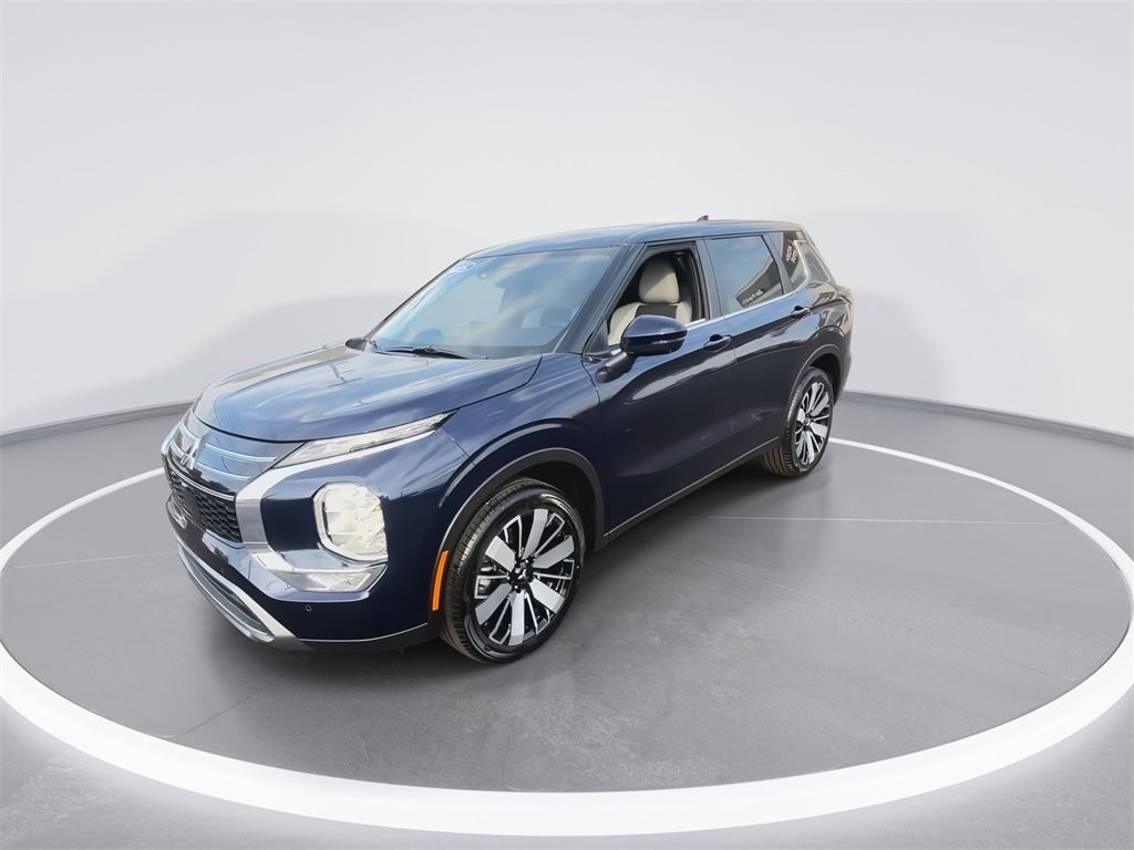 New 2025 Mitsubishi Outlander SE image 4