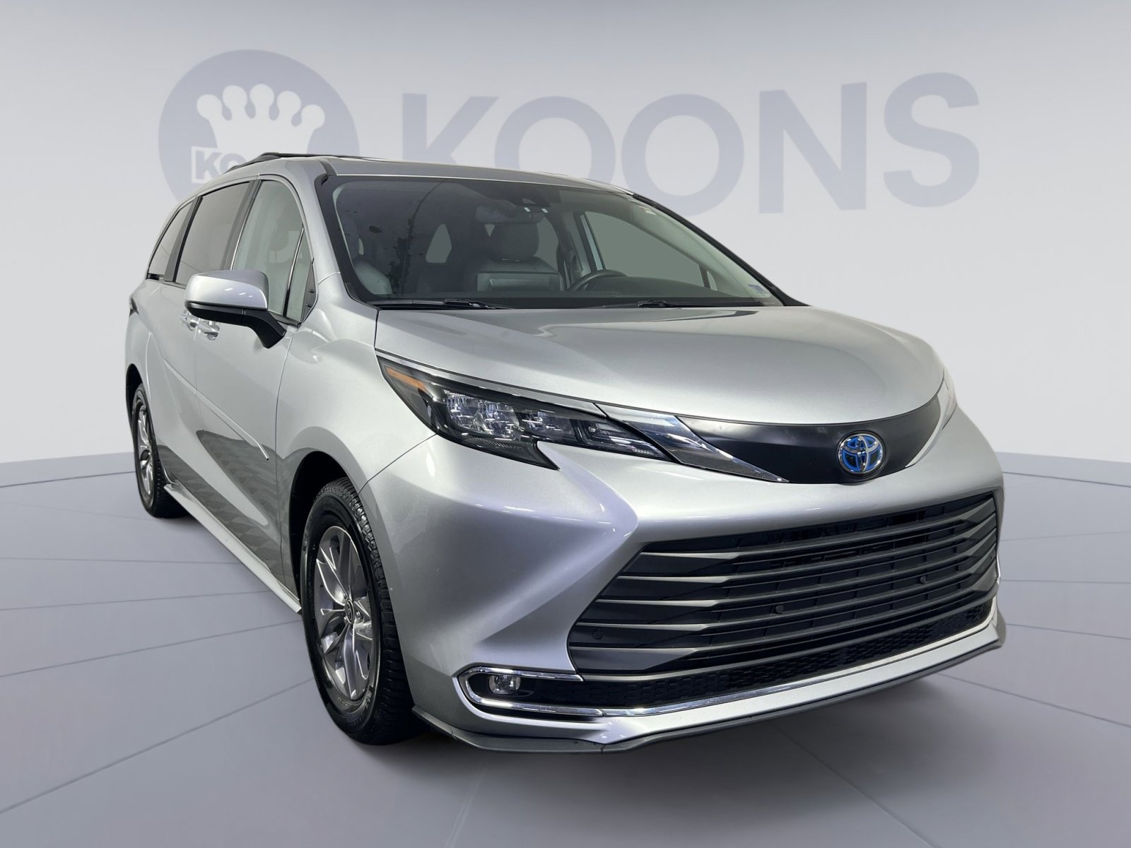 Used 2024 Toyota Sienna XLE image 10