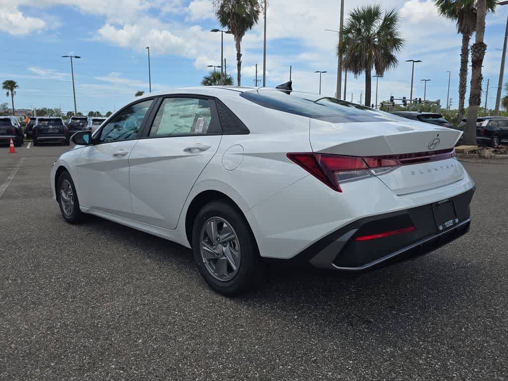 New 2026 Hyundai Elantra SE FWD image 4