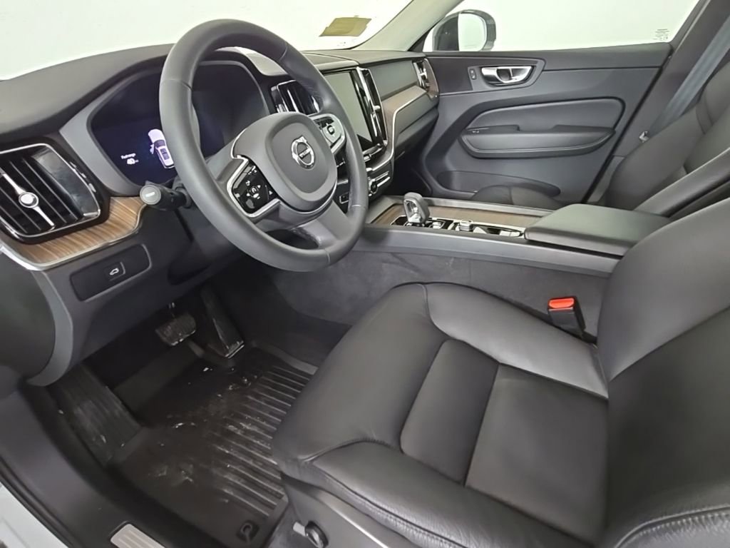 Certified 2023 Volvo XC60 B5 Plus w/ Protection Package Premier image 16