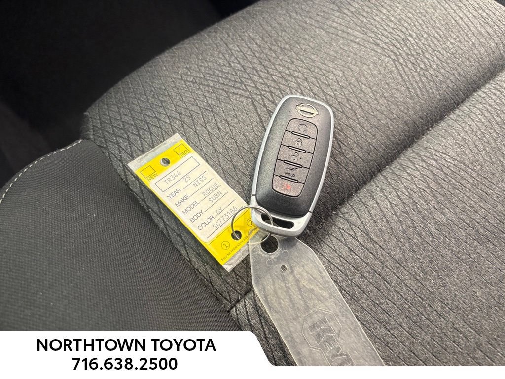 Used 2025 Nissan Rogue SV FWD image 35