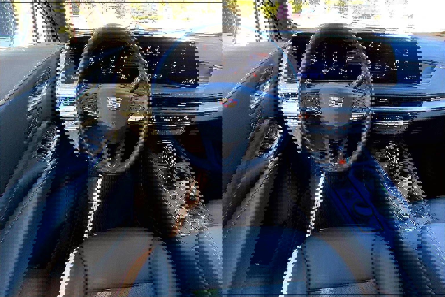 Used 2024 Cadillac XT4 Premium Luxury w/ Technology Package image 5