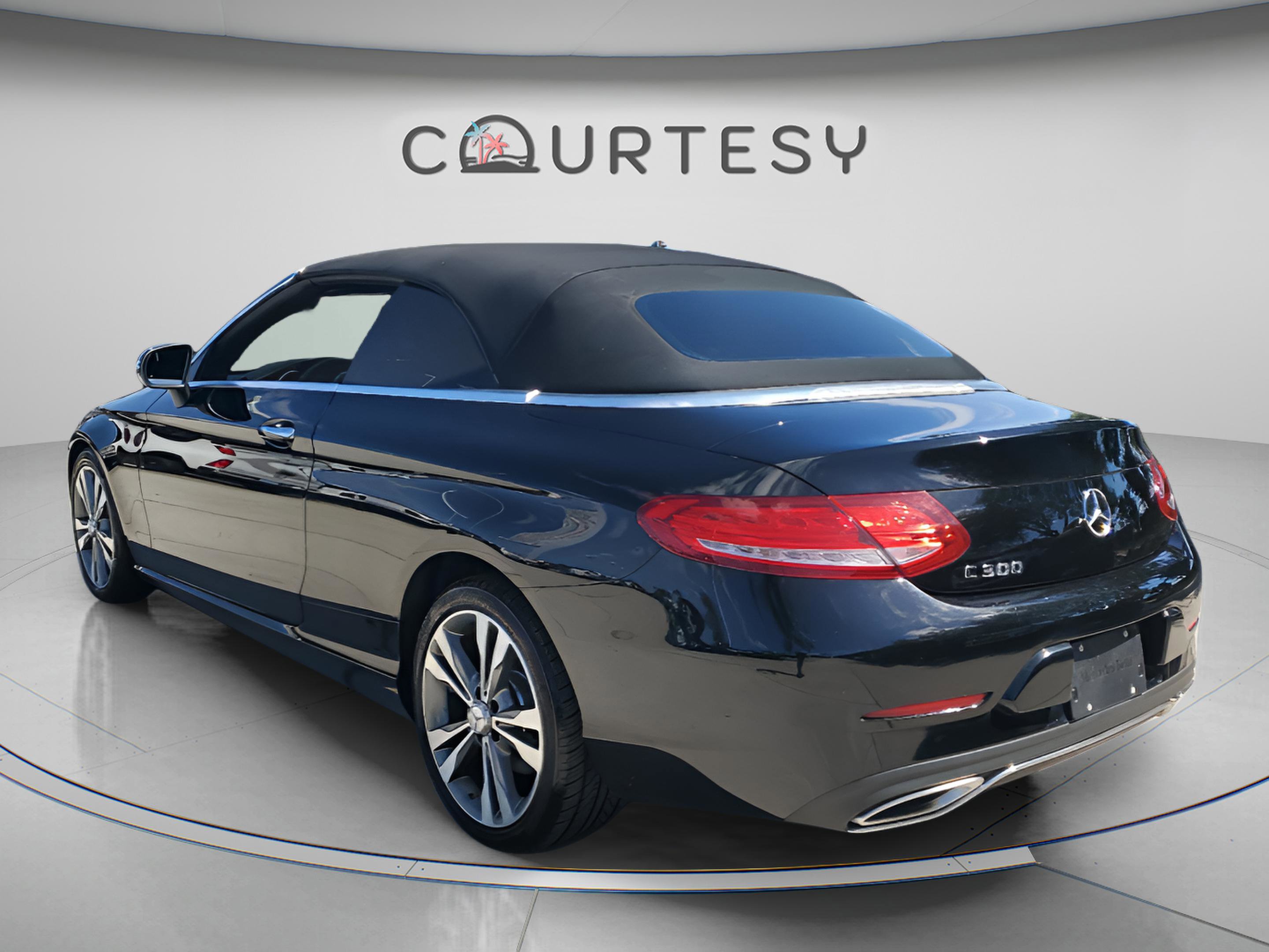 Used 2018 Mercedes-Benz C 300 Cabriolet image 2