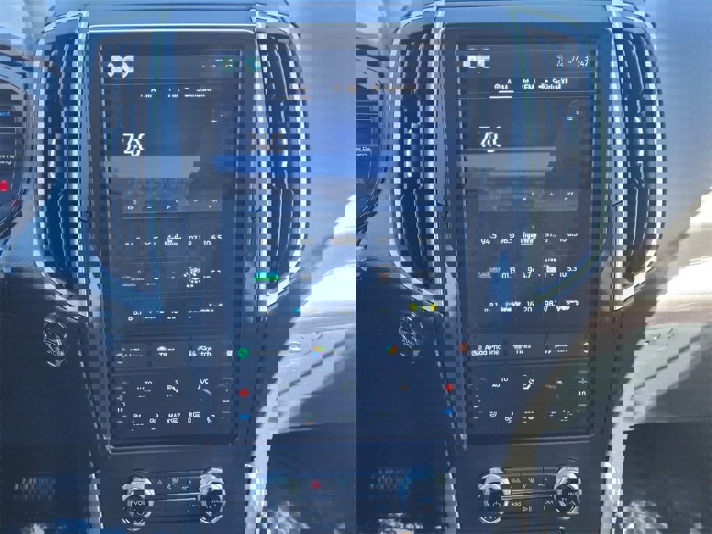 Used 2023 Ford Edge SEL w/ Convenience Package image 6