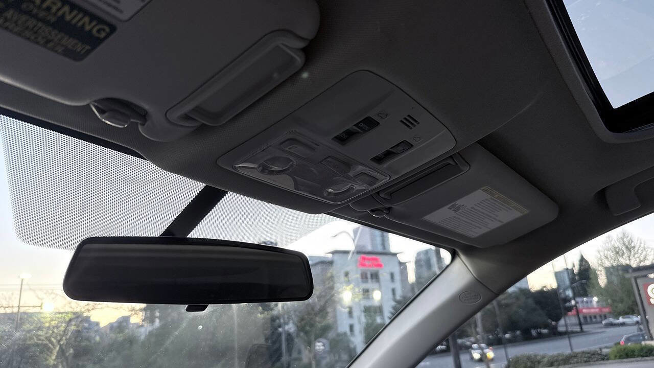 Used 2014 Toyota RAV4 XLE AWD/4WD image 30