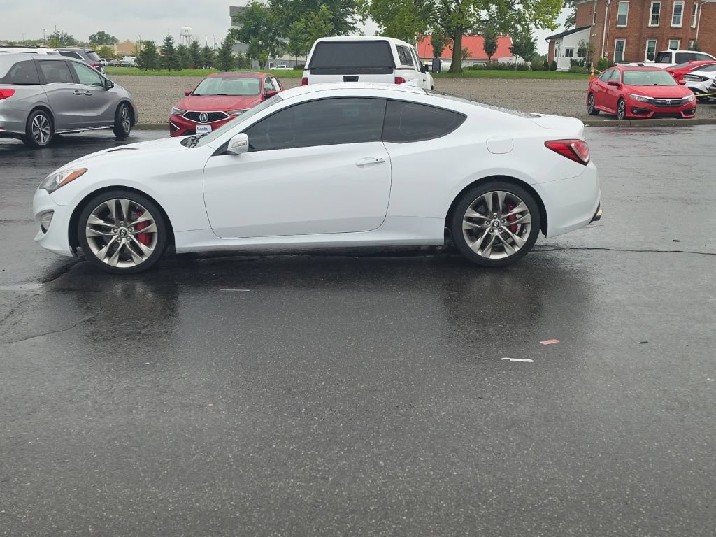 Used 2016 Hyundai Genesis Coupe 3.8 RWD image 4