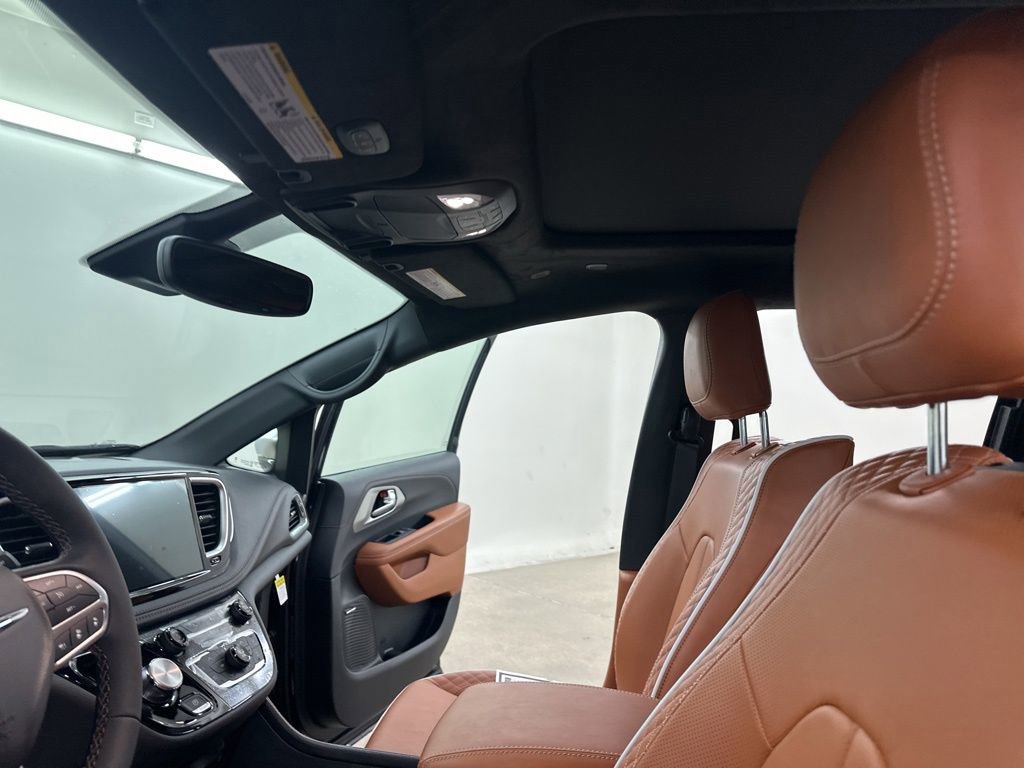 New 2026 Chrysler Pacifica Pinnacle image 30