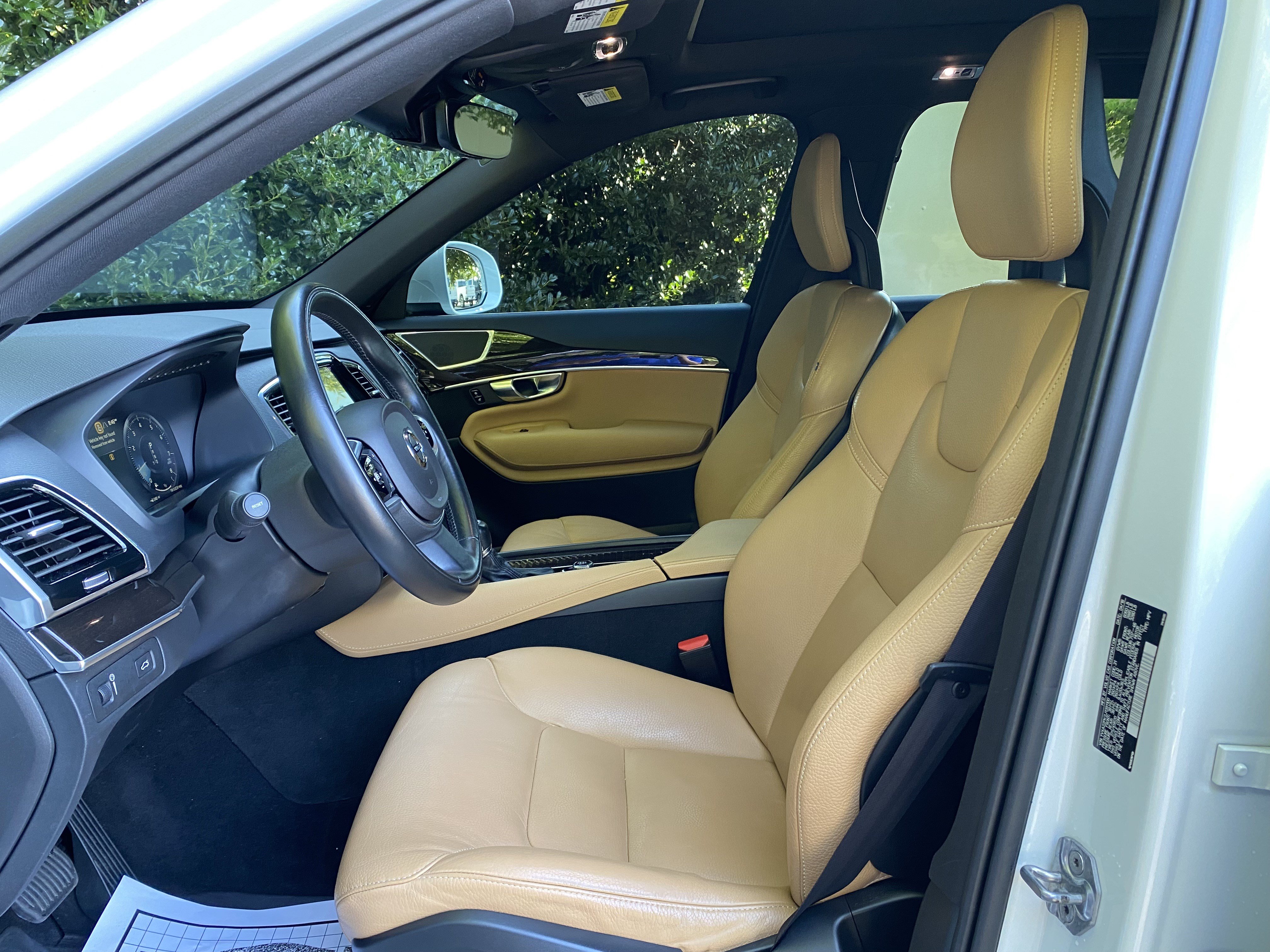 Used 2018 Volvo XC90 T6 Momentum w/ Convenience Package AWD/4WD image 16
