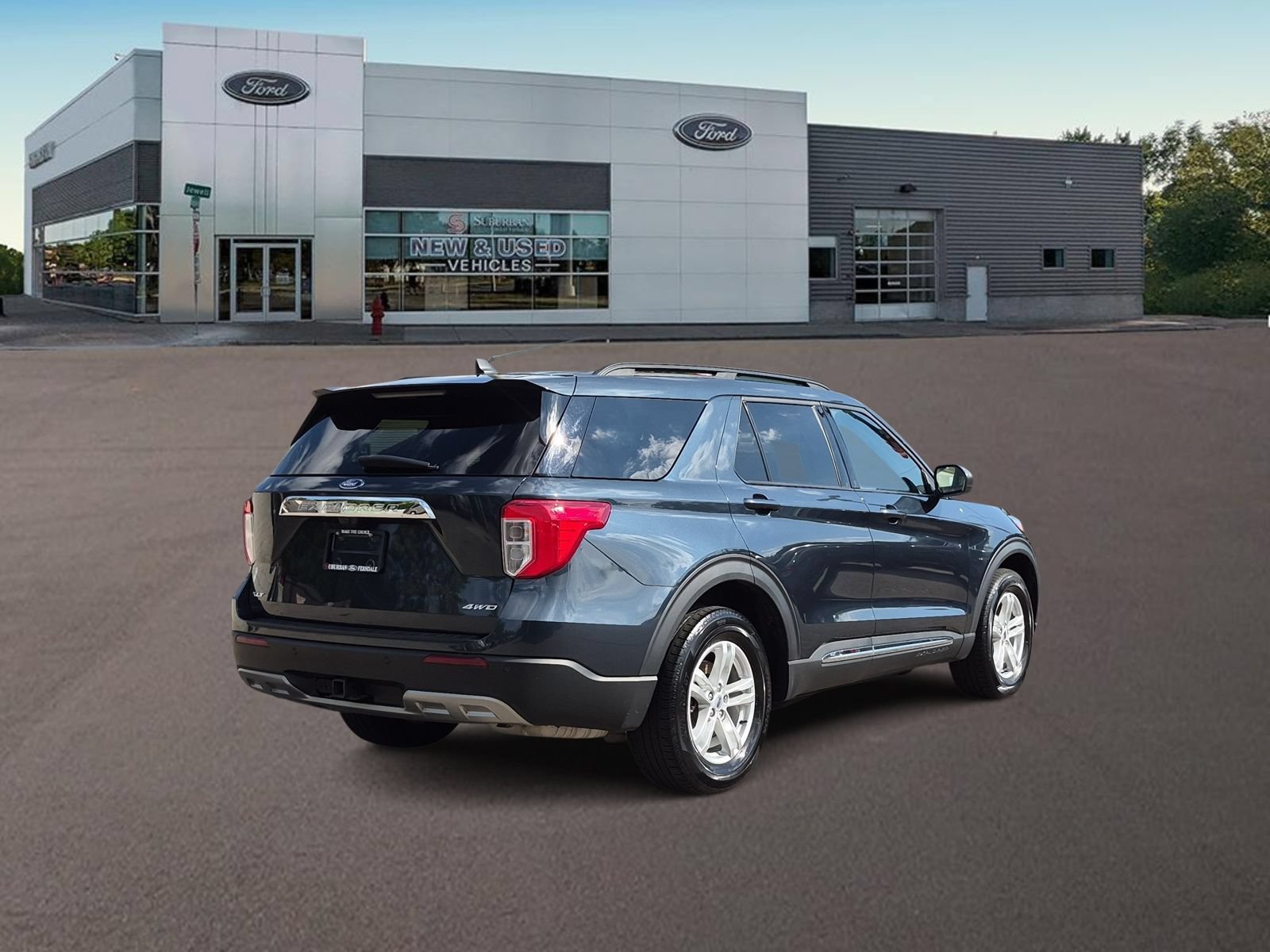 Used 2023 Ford Explorer XLT w/ Equipment Group 202A AWD/4WD image 9