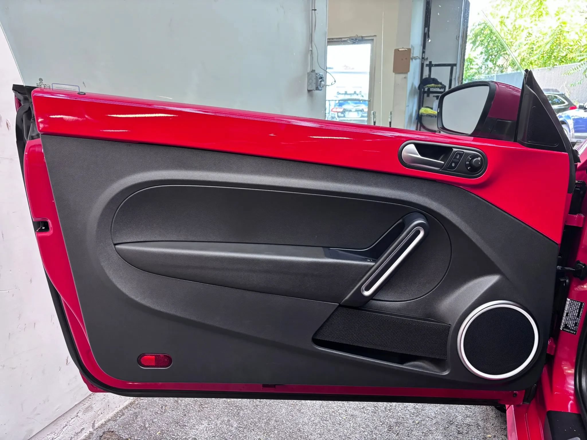 Used 2013 Volkswagen Beetle TDI FWD image 18