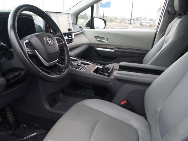 Used 2023 Toyota Sienna XLE image 14