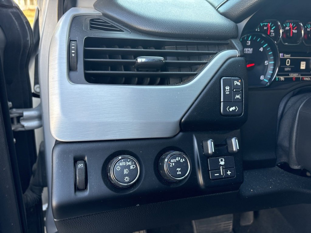 Used 2018 GMC Yukon SLT w/ Open Road Package image 12