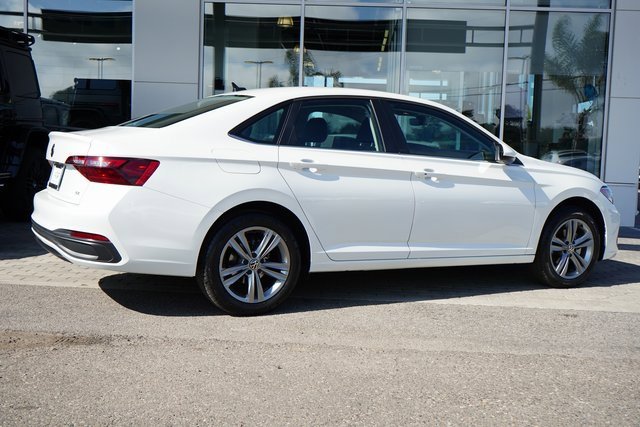 Used 2023 Volkswagen Jetta SE image 8