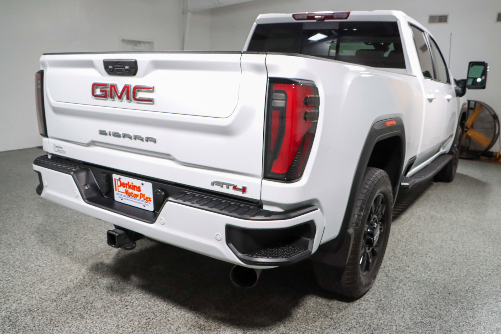 Used 2024 GMC Sierra 2500 AT4 w/ AT4 Premium Plus Package image 7