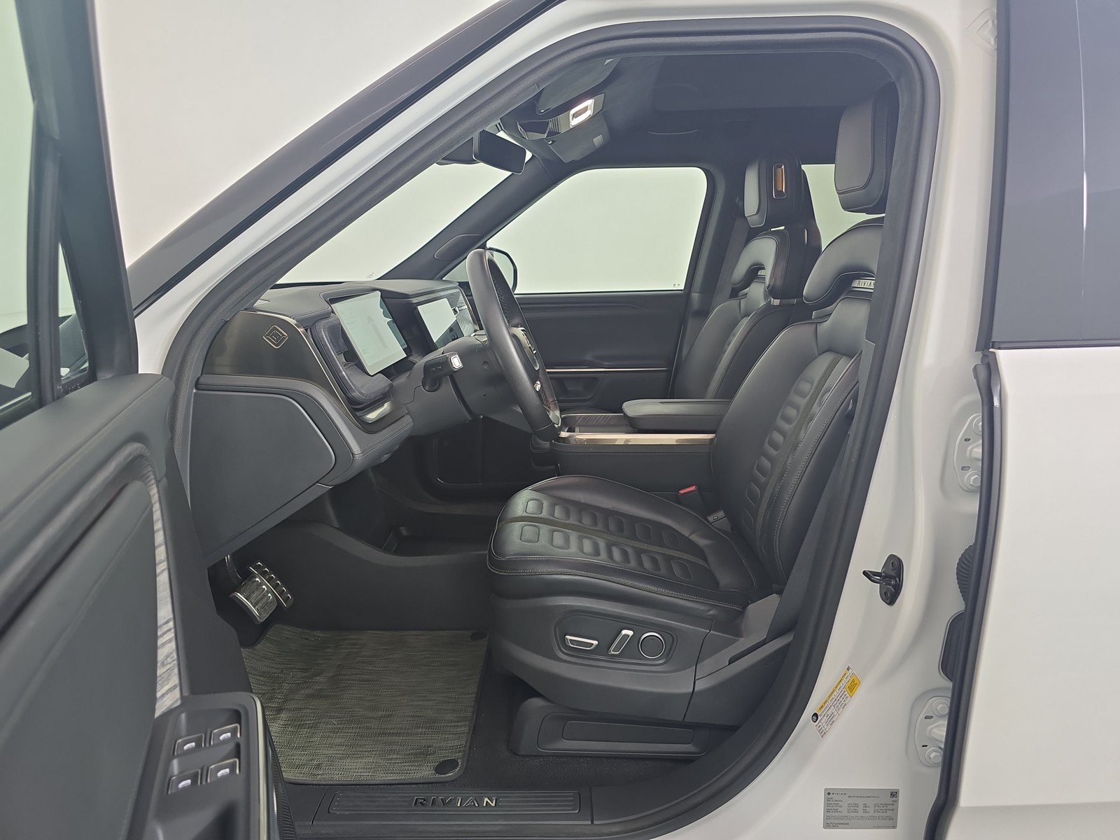 Used 2024 Rivian R1T Adventure AWD/4WD image 20