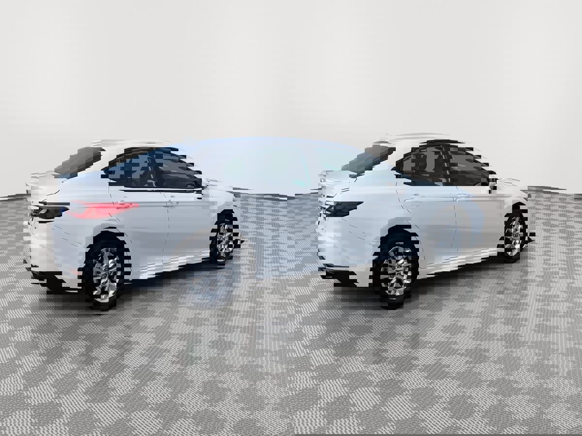 Used 2025 Toyota Camry SE image 7