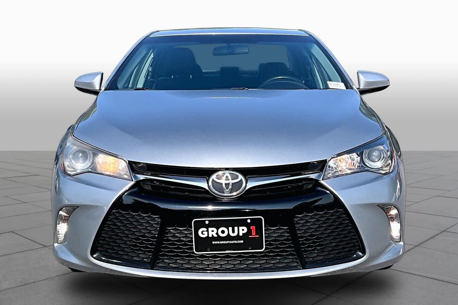 Used 2017 Toyota Camry SE FWD image 4