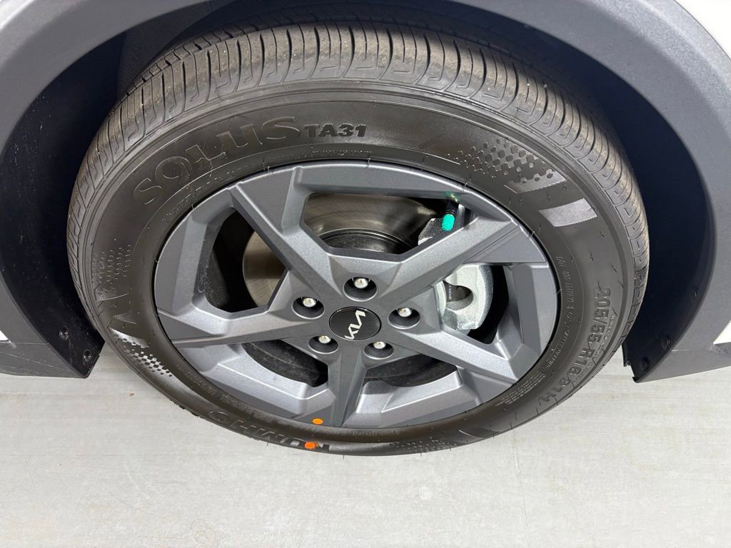 New 2026 Kia K4 LXS image 10