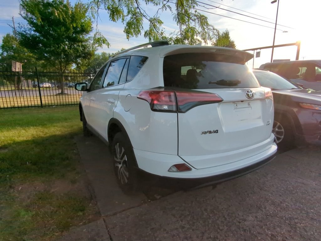 Used 2016 Toyota RAV4 LE AWD/4WD image 4