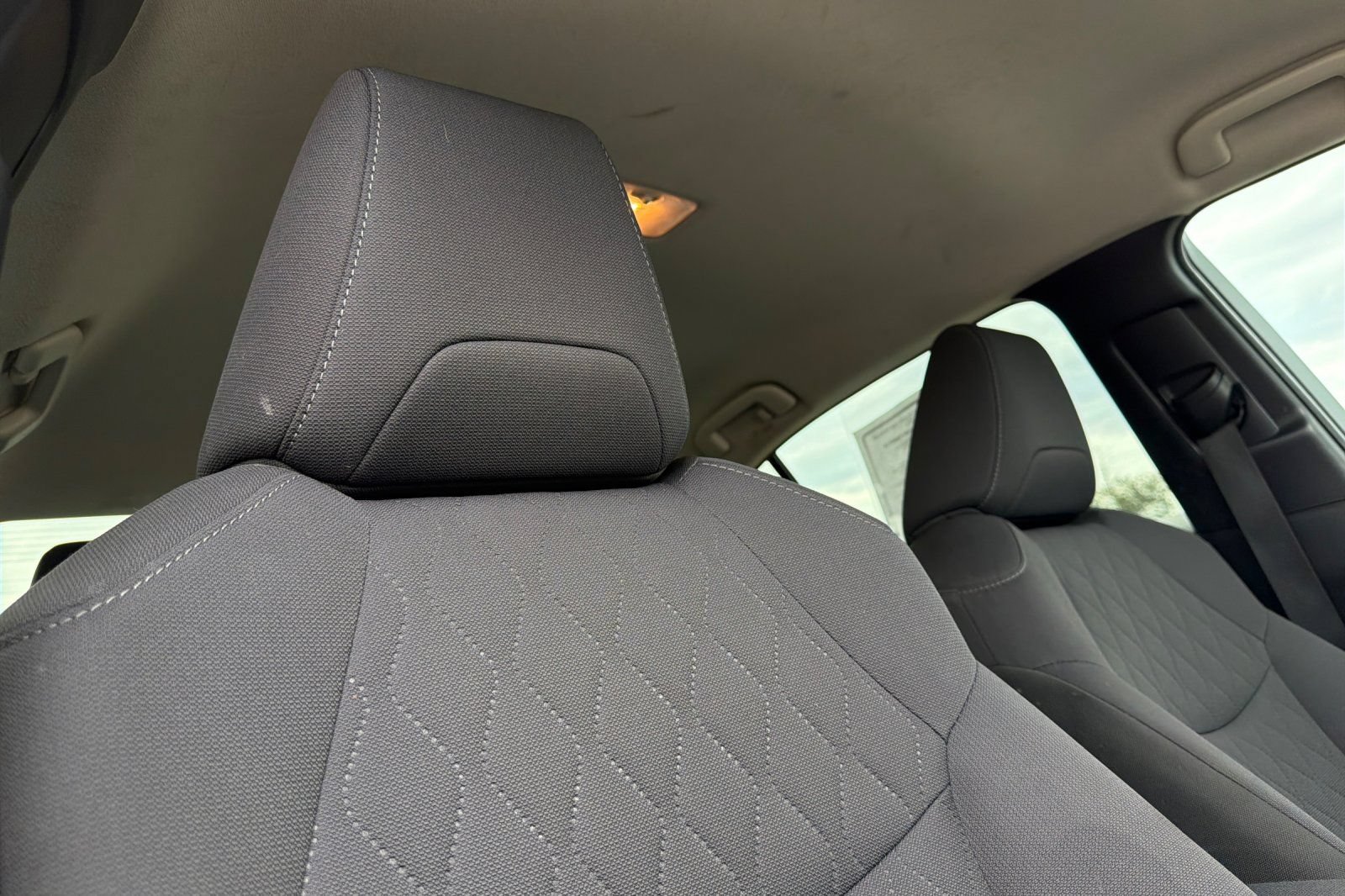 Used 2022 Toyota Corolla LE w/ Carpet Mat Package (TMS) FWD image 18