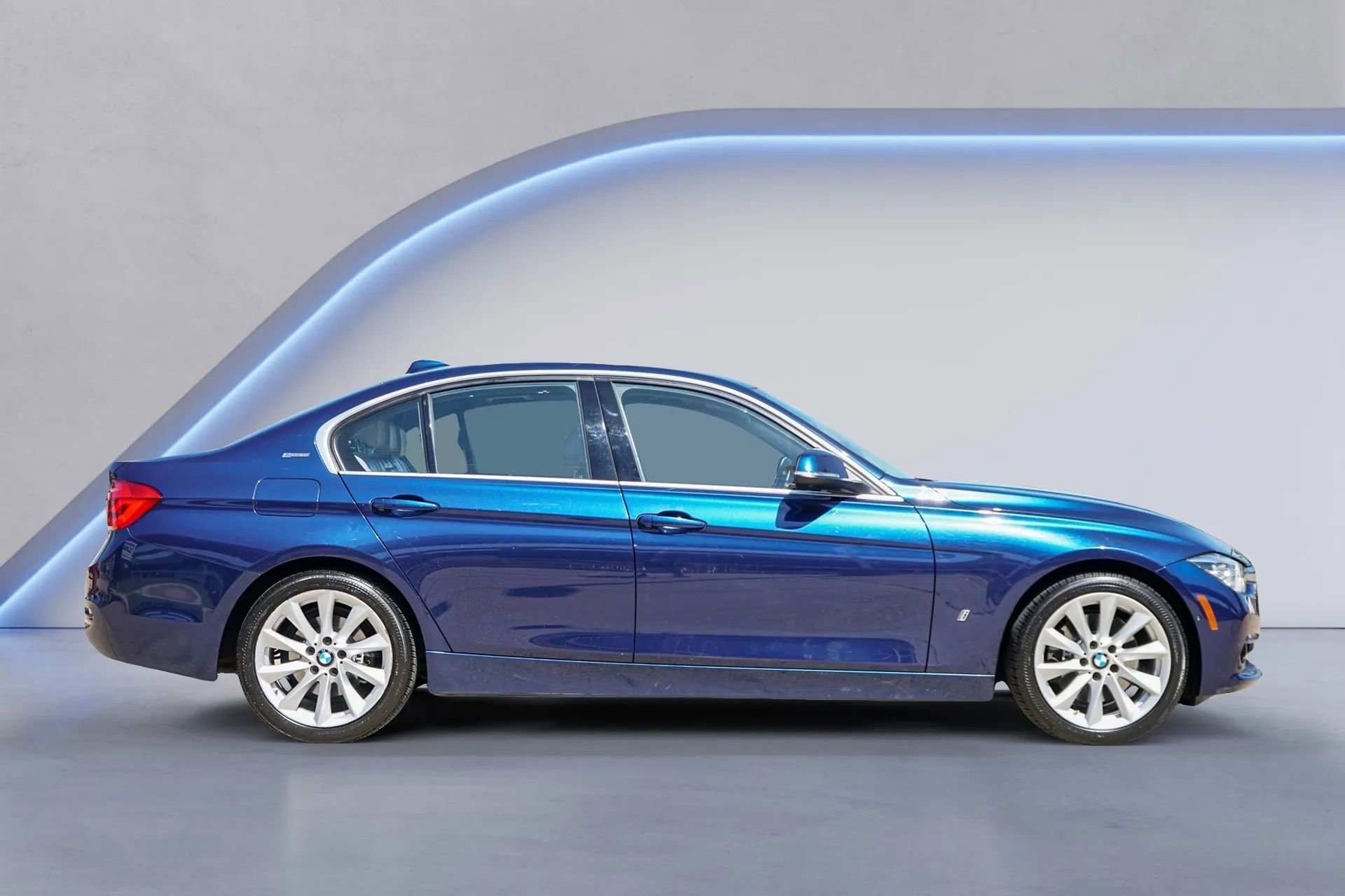 Used 2017 BMW 330e image 7