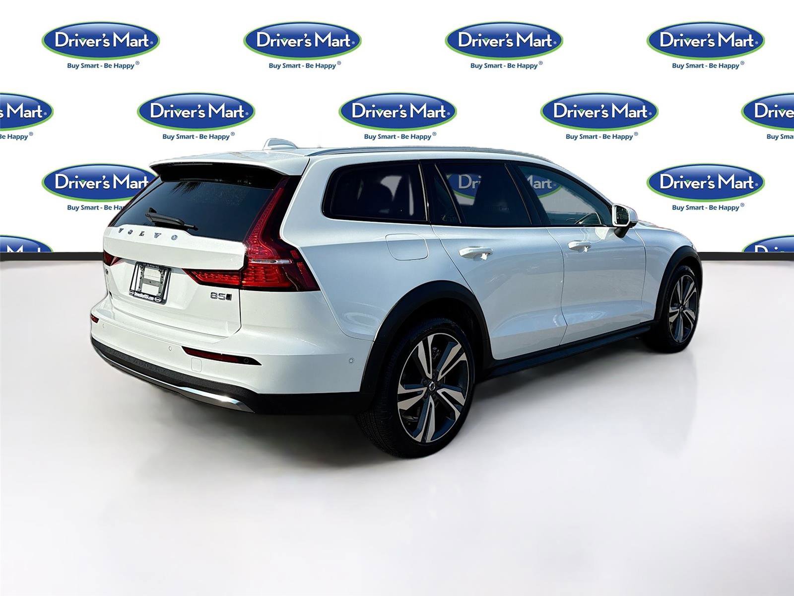 Used 2025 Volvo V60 B5 Cross Country Plus image 7