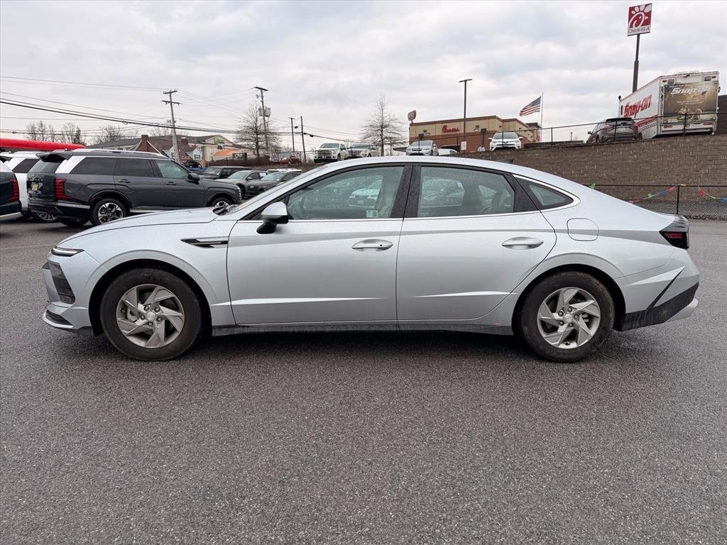 Used 2025 Hyundai Sonata SE image 3