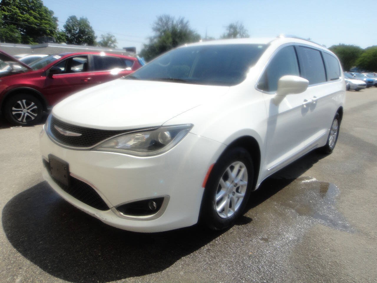 Used 2020 Chrysler Pacifica Touring-L FWD image 1