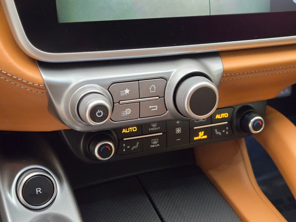 Used 2017 Ferrari GTC4Lusso AWD/4WD image 43