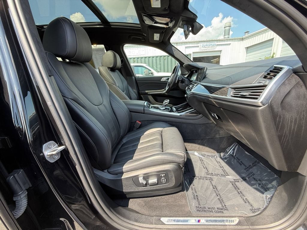 Used 2022 BMW X7 xDrive40i w/ M Sport Package AWD/4WD image 27