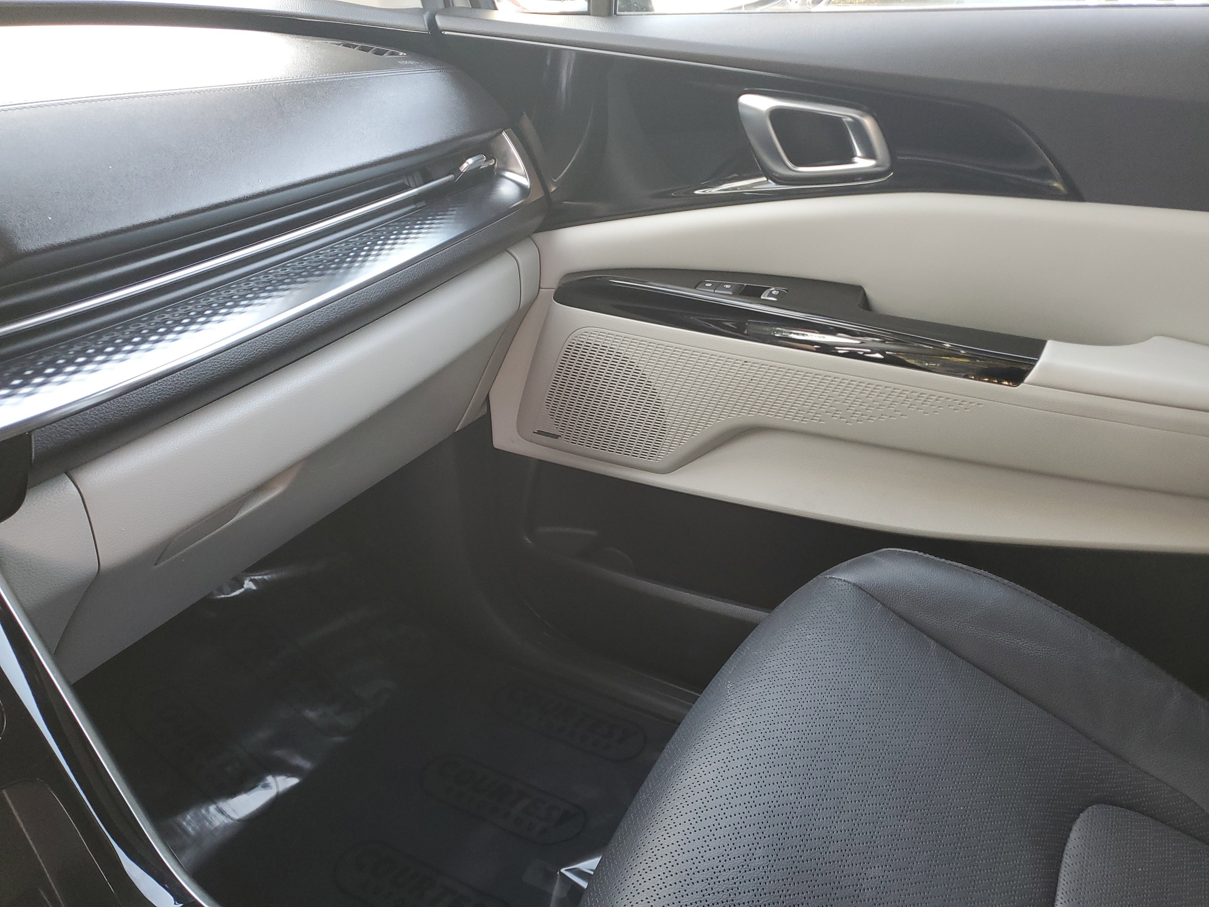 Certified 2023 Kia Carnival SX Prestige image 24