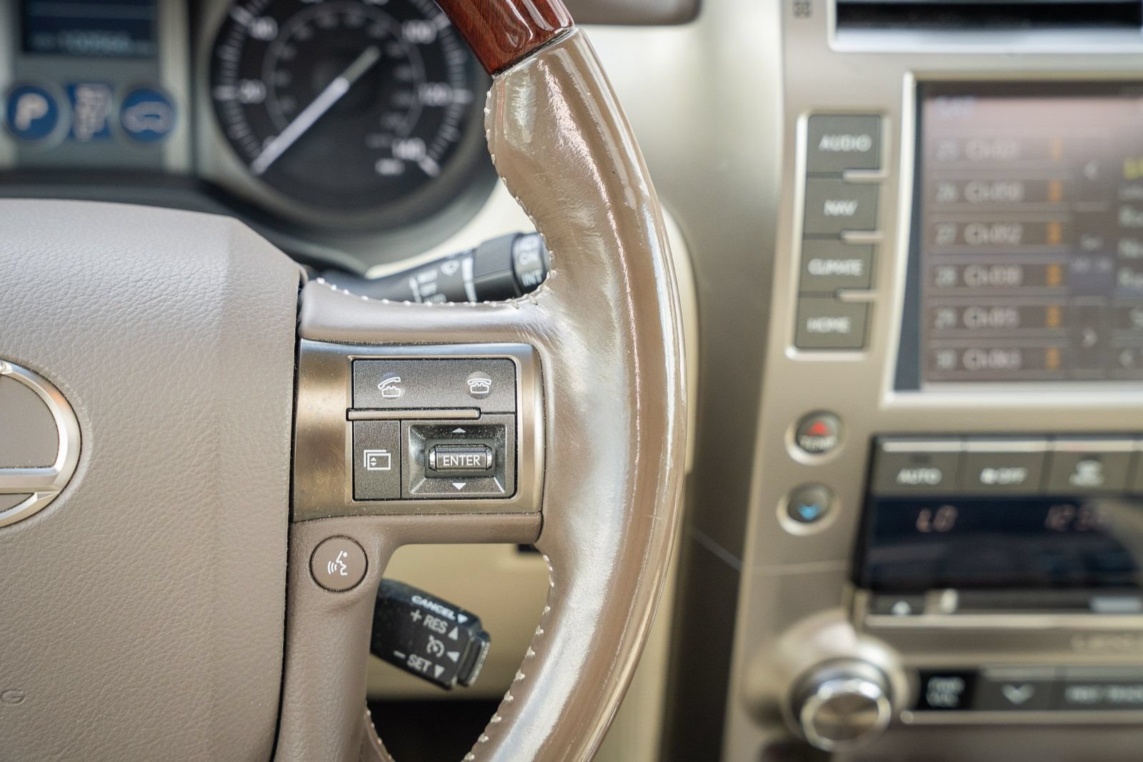 Used 2016 Lexus GX 460 w/ Premium Package AWD/4WD image 31