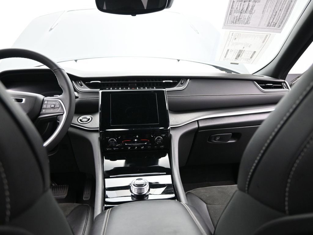 Used 2023 Jeep Grand Cherokee L Laredo AWD/4WD image 25