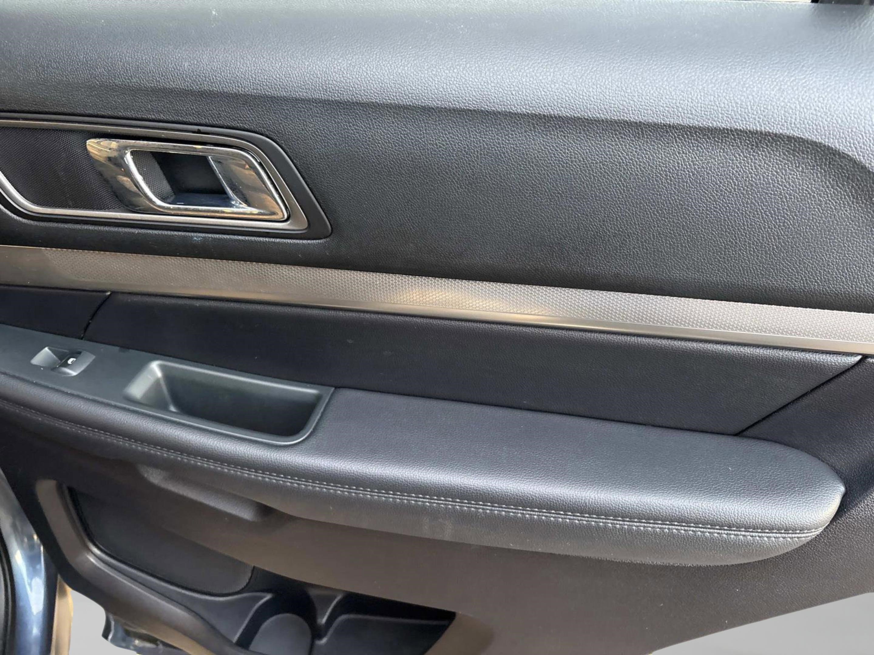 Used 2019 Ford Explorer XLT w/ Class III Trailer Tow Package image 20