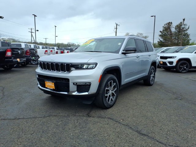 Used 2023 Jeep Grand Cherokee L Limited AWD/4WD image 7