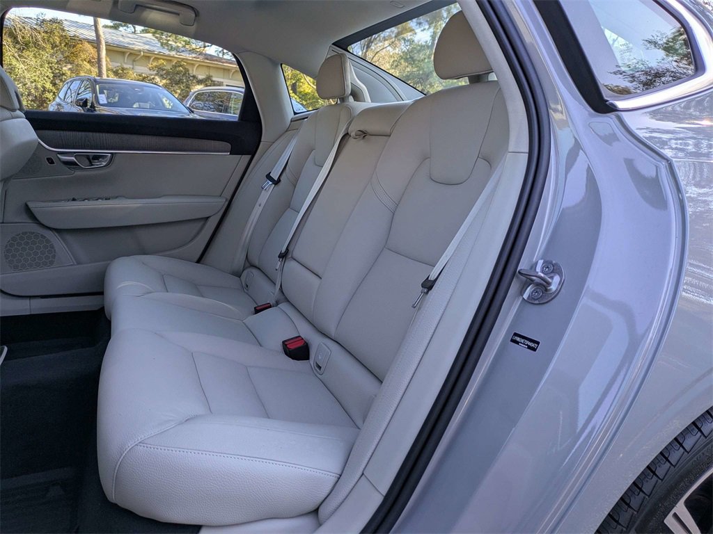 Used 2025 Volvo S90 B6 Plus image 13