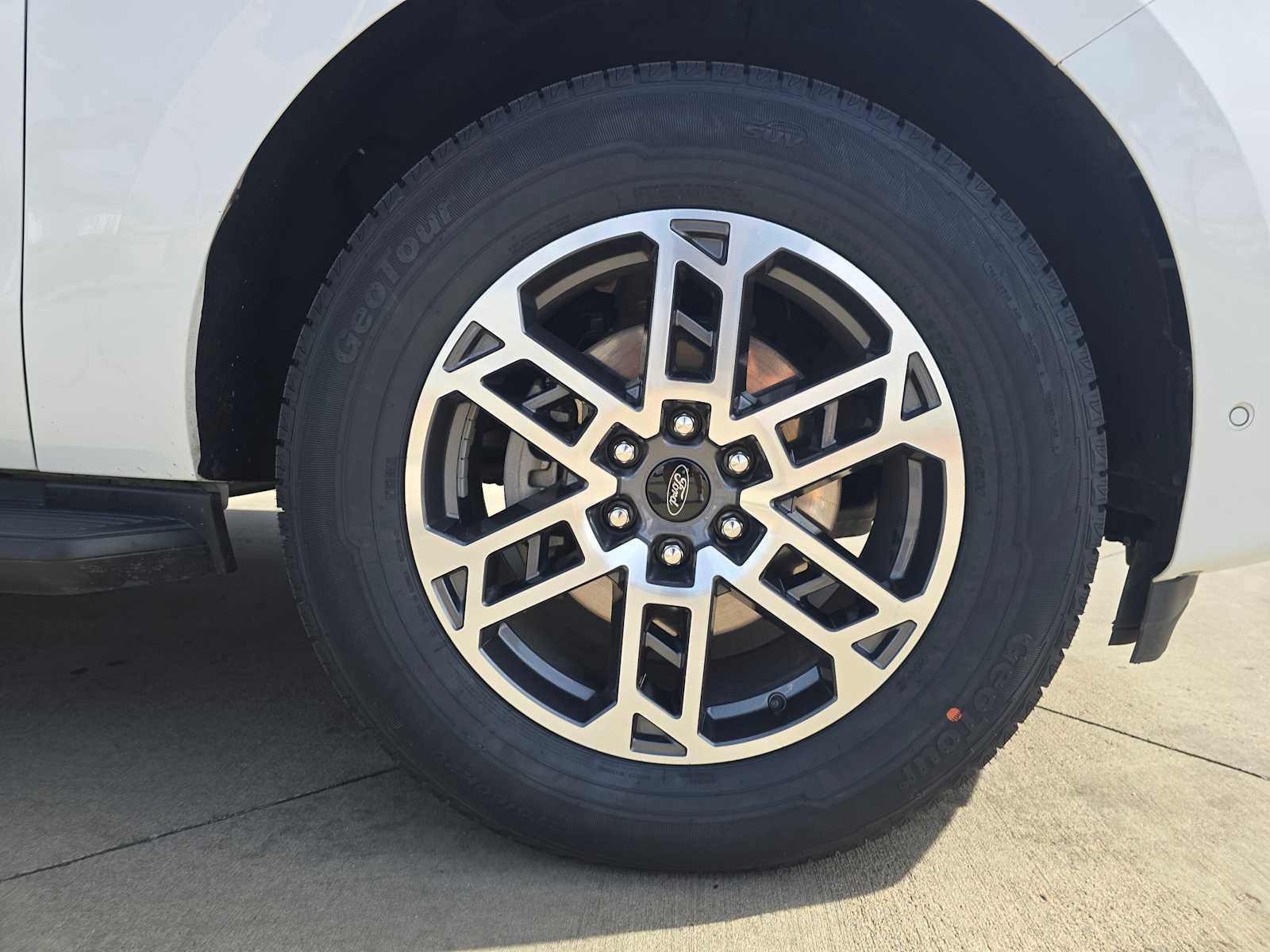 Used 2025 Ford Expedition Active AWD/4WD image 9