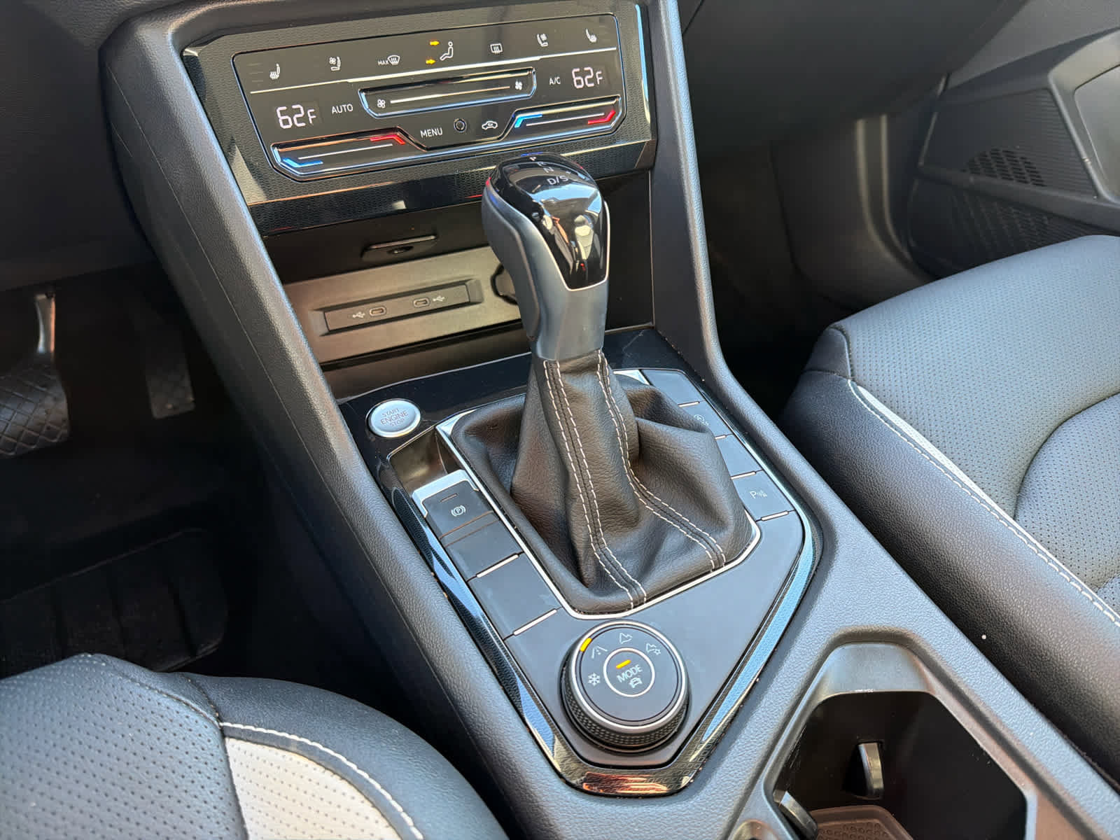 Certified 2025 Volkswagen Taos SEL image 25