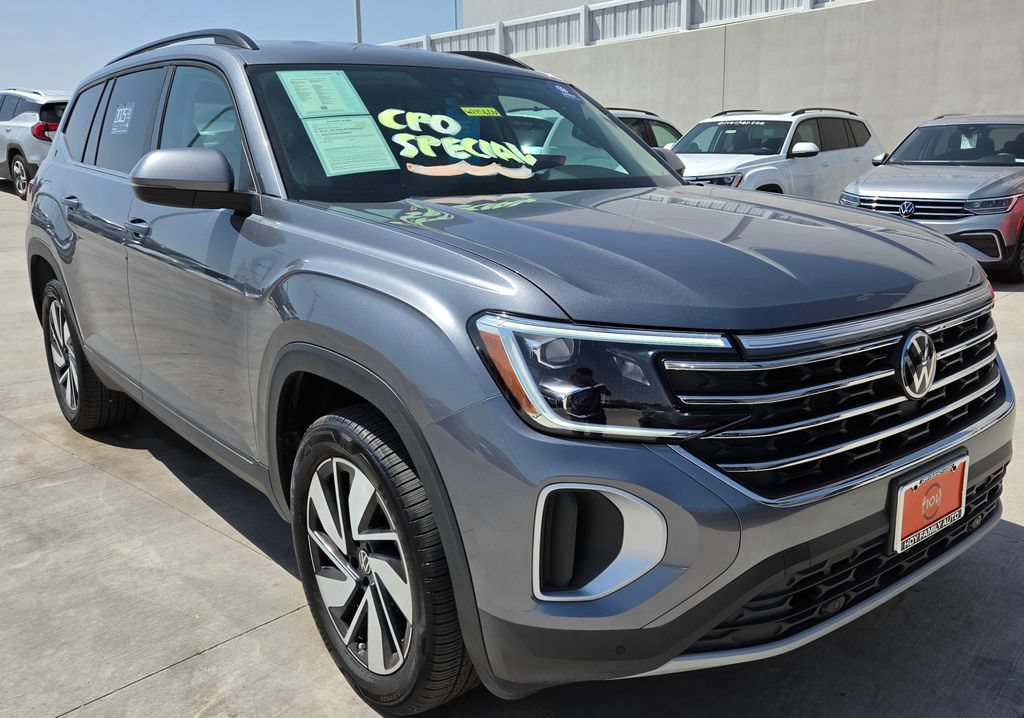 Certified 2025 Volkswagen Atlas SE FWD image 2