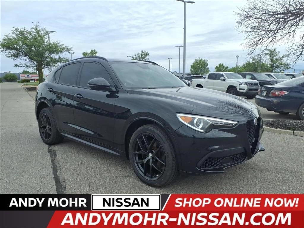 Used 2020 Alfa Romeo Stelvio Ti Sport w/ Quick Order Package 22S Sport AWD/4WD image 2
