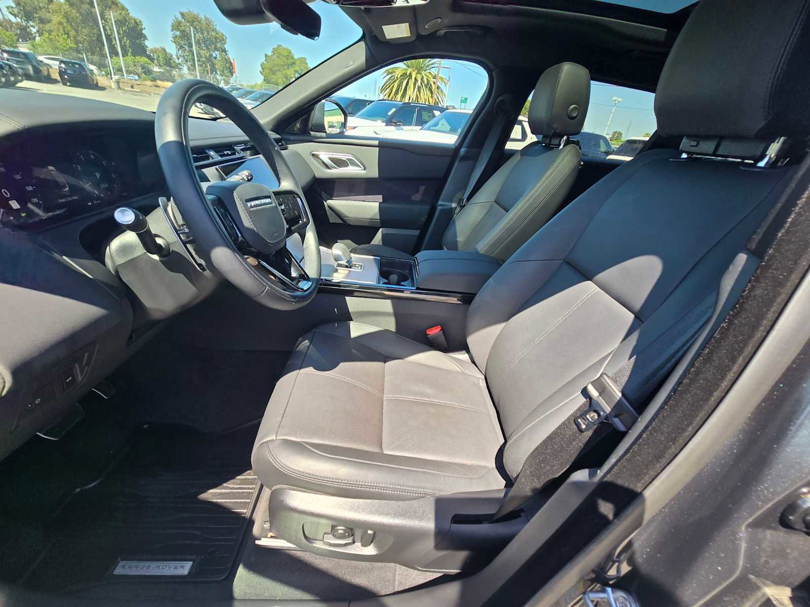 Used 2026 Land Rover Range Rover Velar Dynamic SE image 24