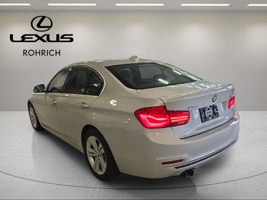 Used 2018 BMW 330i xDrive Sedan w/ Convenience Package AWD/4WD image 8