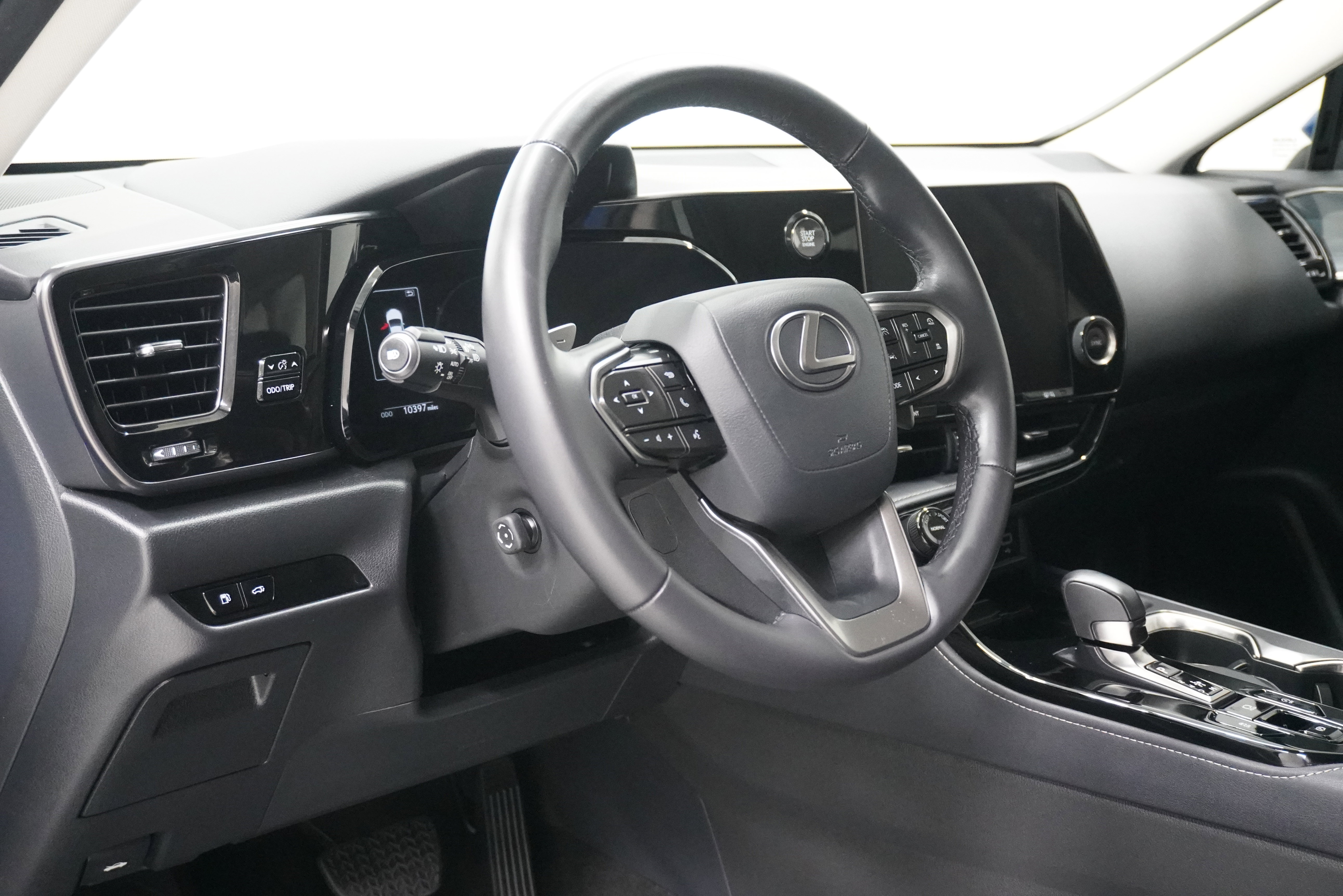 Used 2025 Lexus NX 250 FWD w/ Towing Package (2000 Lbs) image 9