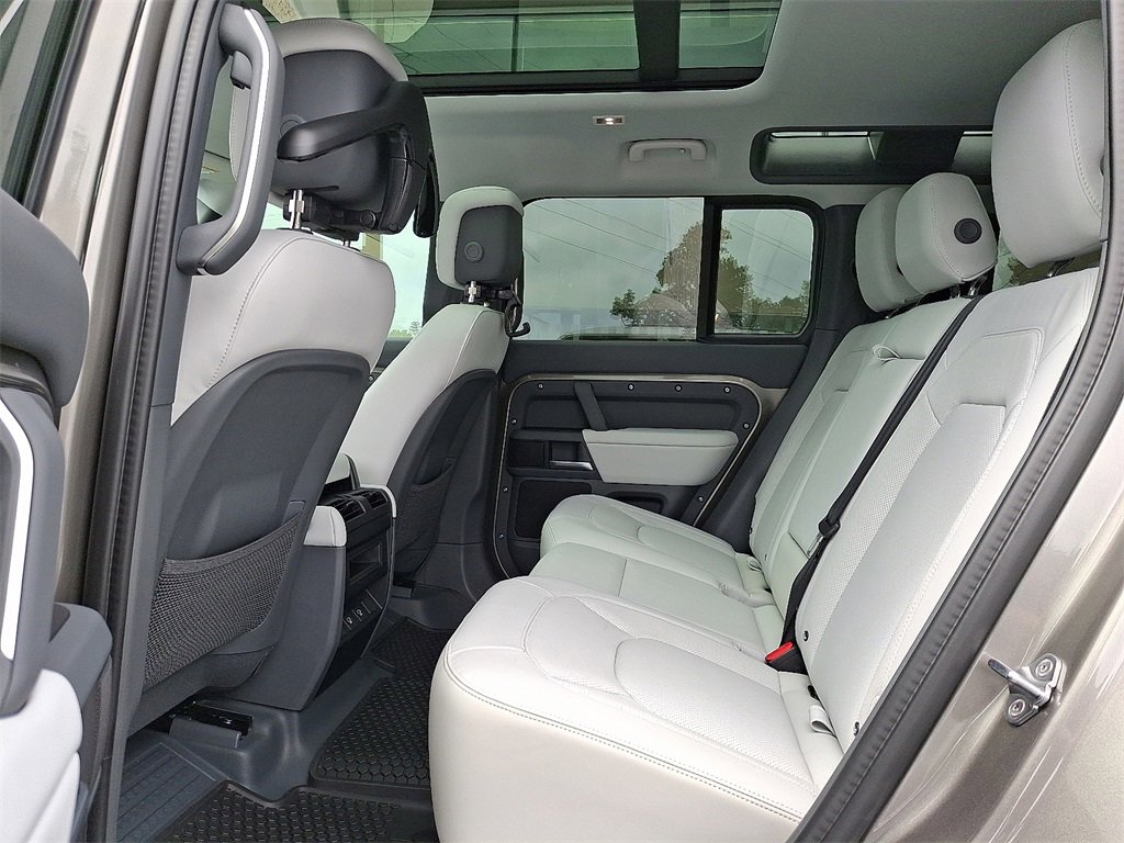 New 2025 Land Rover Defender 110 S image 7