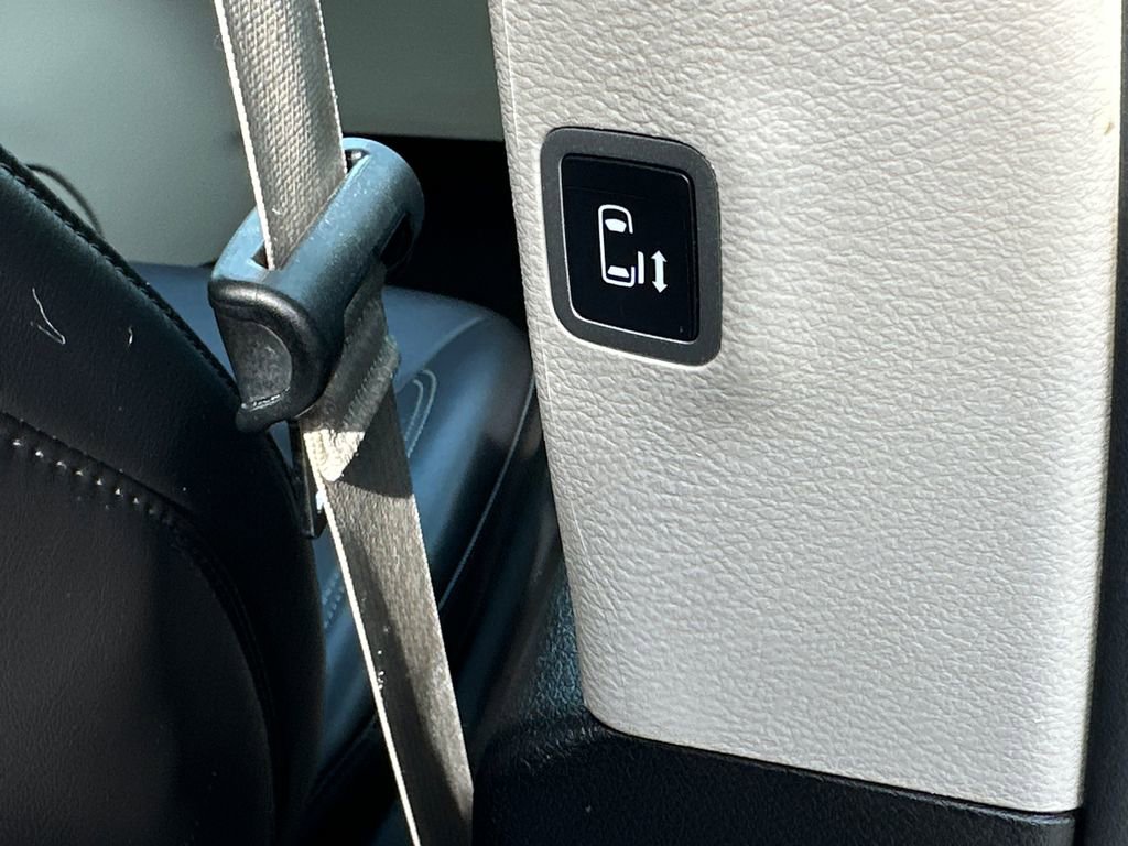 Used 2023 Chrysler Pacifica Touring-L FWD image 18
