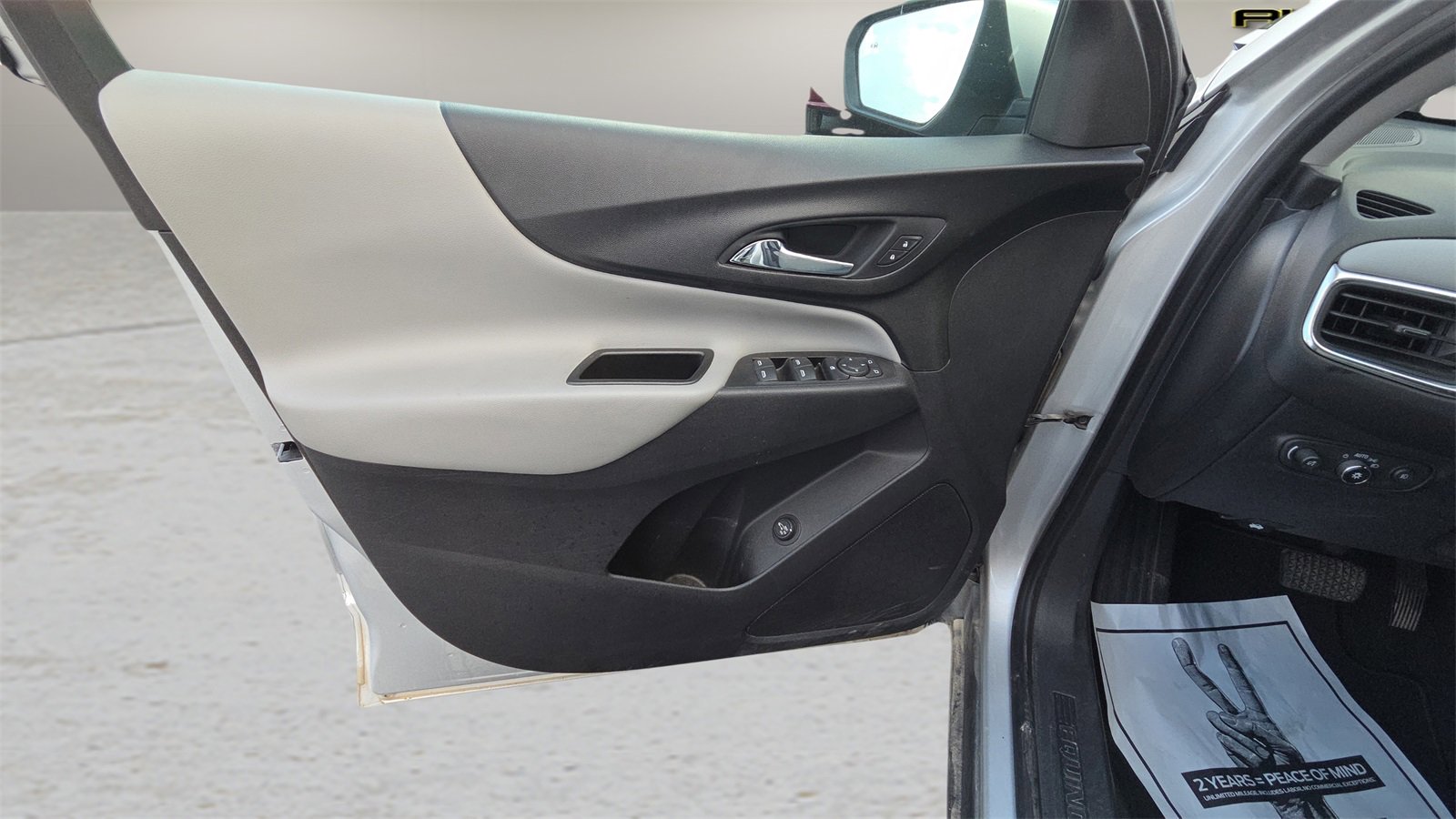 Used 2020 Chevrolet Equinox LT image 33