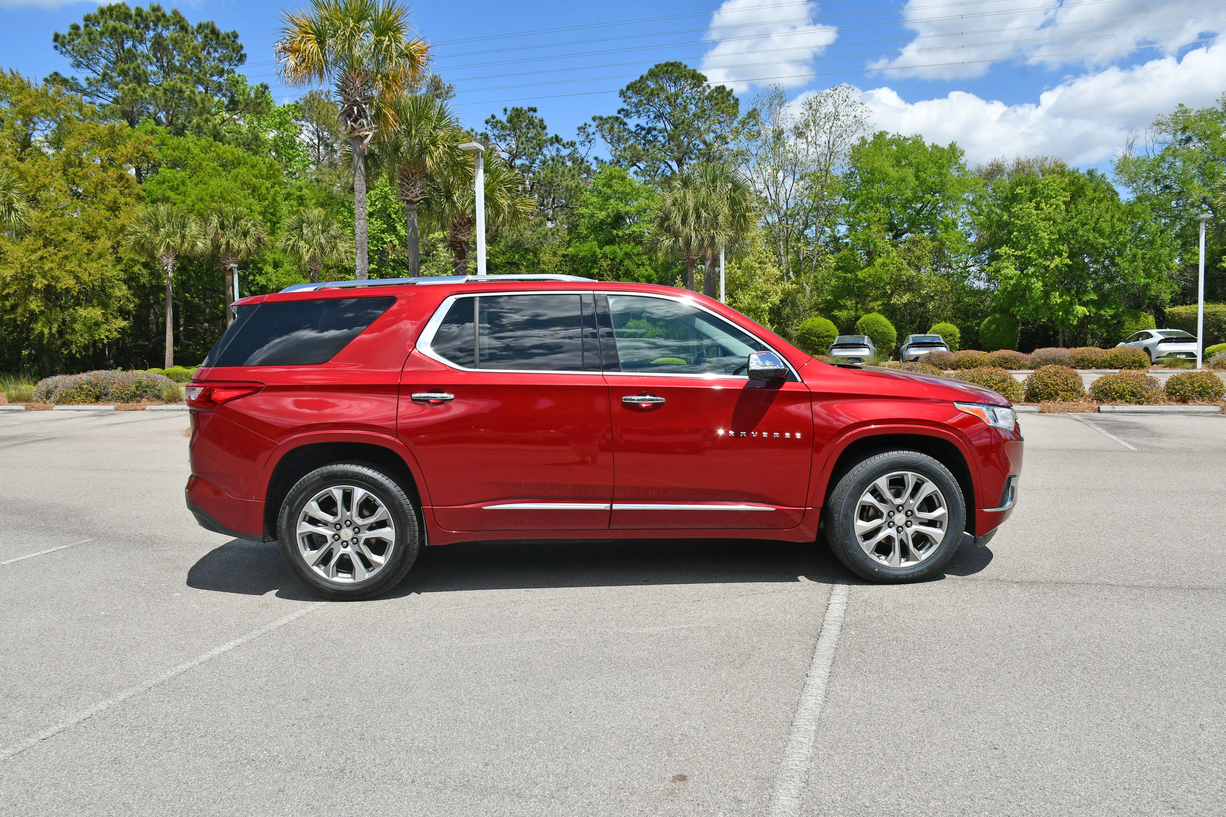 Used 2020 Chevrolet Traverse Premier FWD image 2