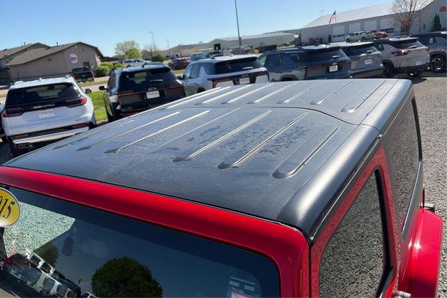 Used 2015 Jeep Wrangler Sahara w/ Connectivity Group AWD/4WD image 11