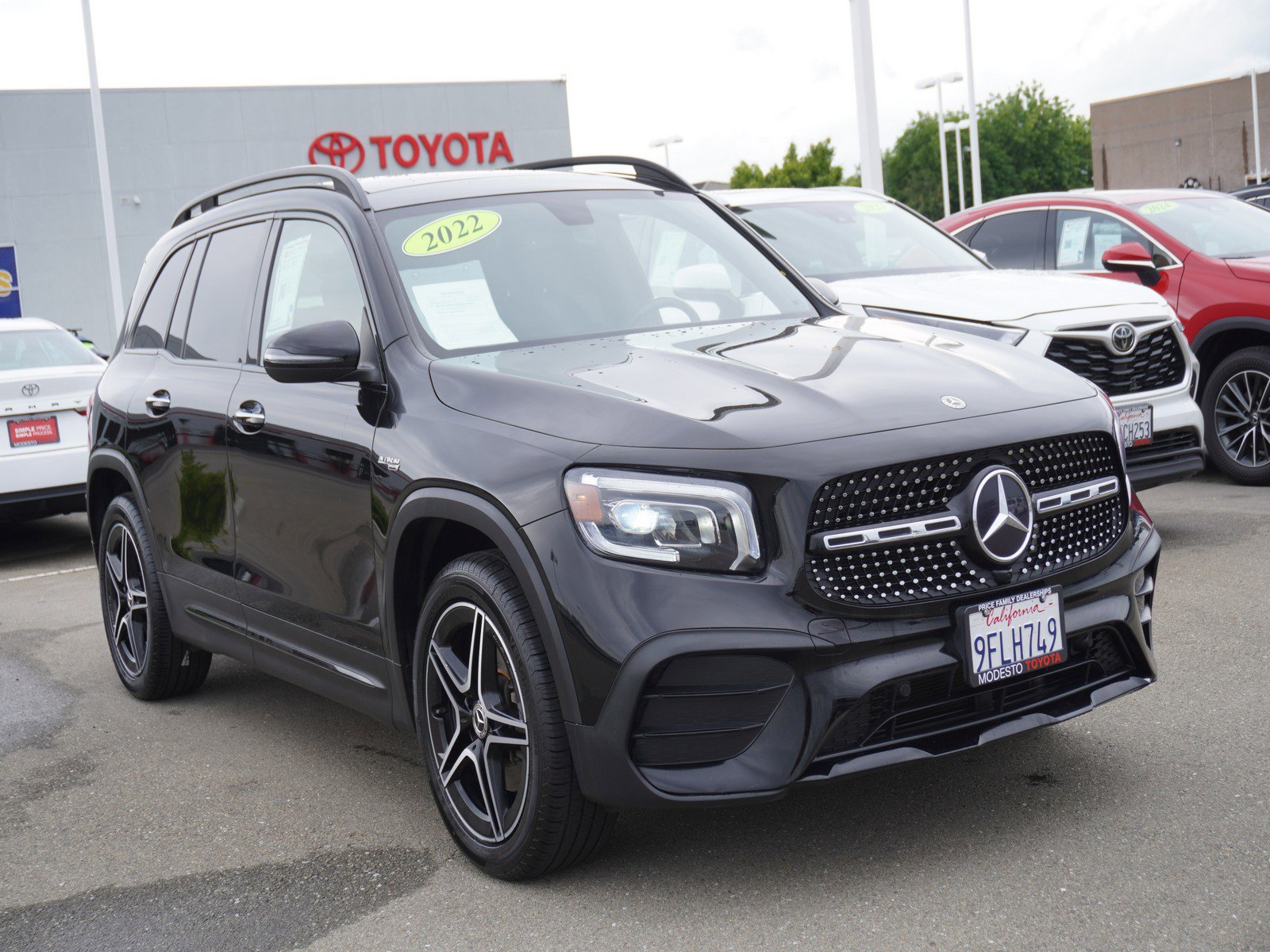 Used 2022 Mercedes-Benz GLB 250 4MATIC image 1